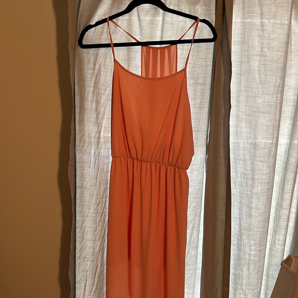 Peach 🍑 coral 🪸 colored maxi dress perfect for resort wear or spring summer.